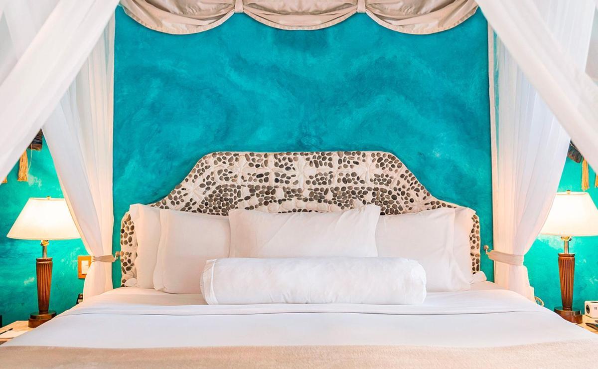 Dpny Beach Hotel & Spa Ilhabela Exterior foto A bed with a headboard