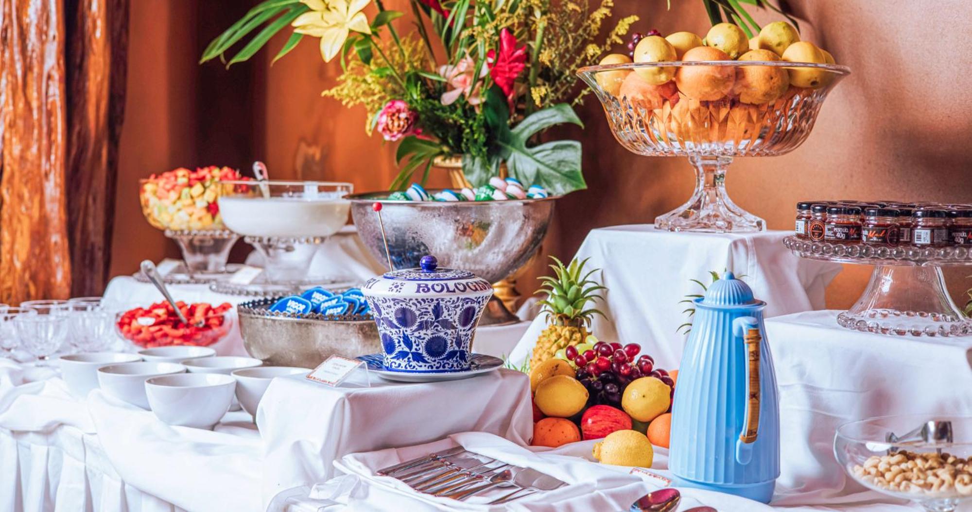 Dpny Beach Hotel & Spa Ilhabela Exterior foto A buffet table