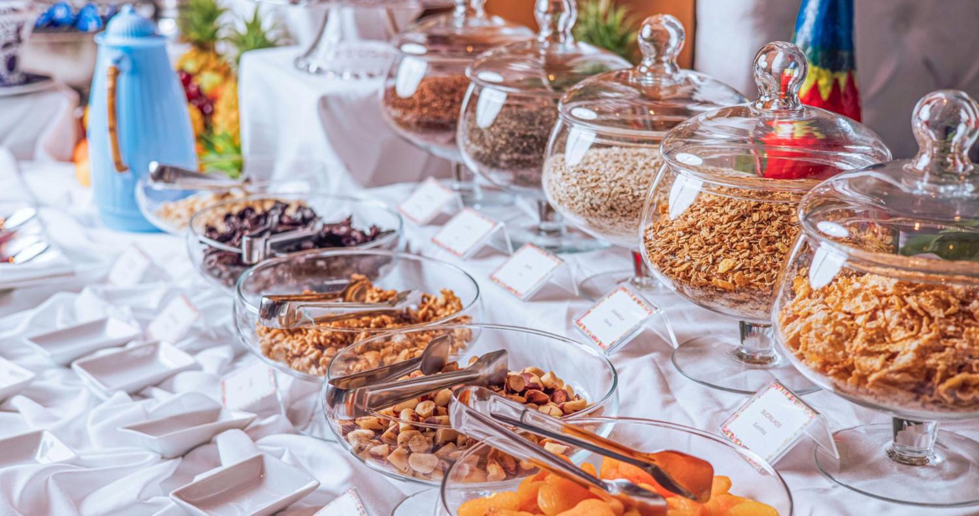 Dpny Beach Hotel & Spa Ilhabela Exterior foto A selection of breakfast cereals