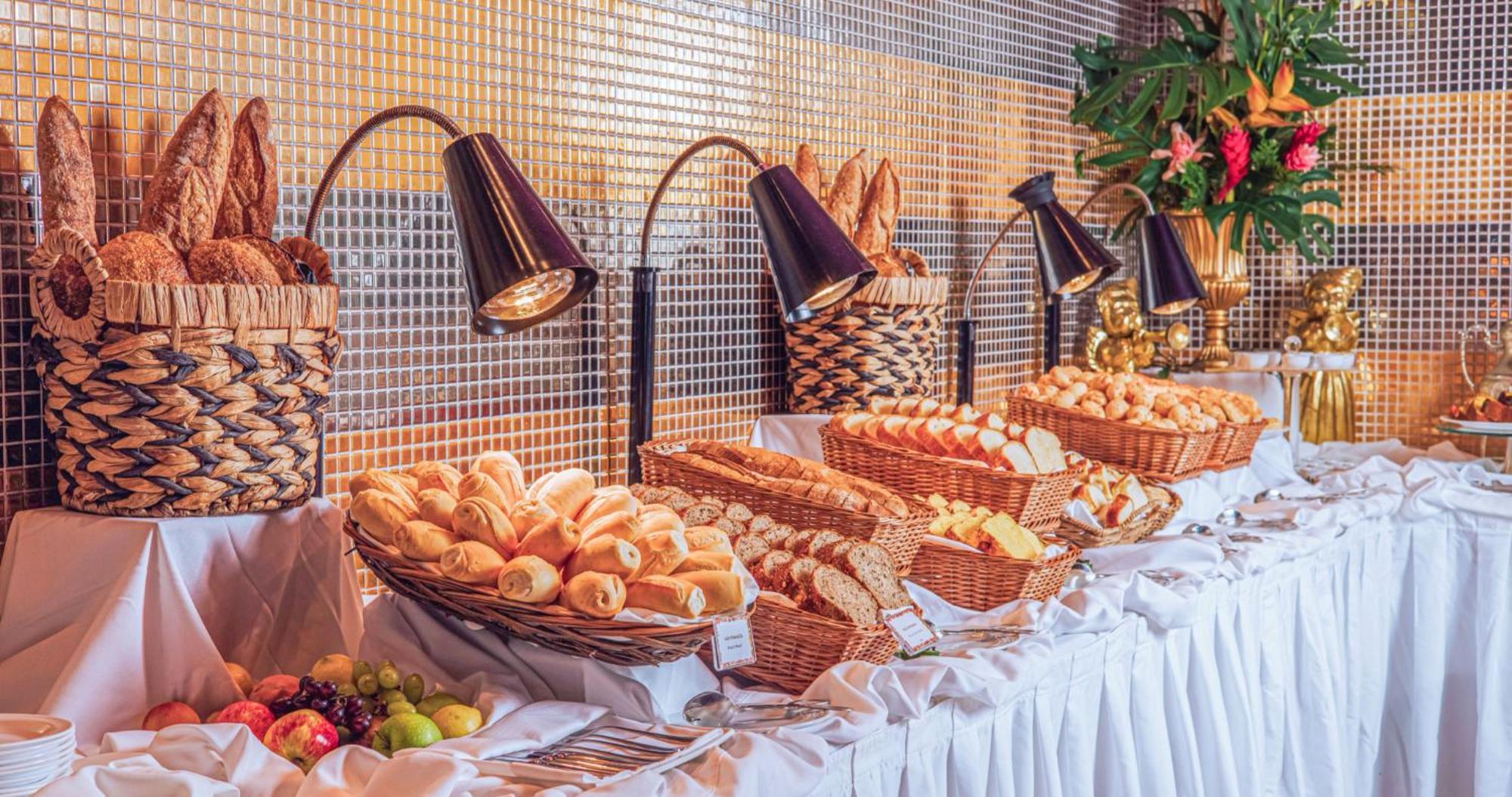 Dpny Beach Hotel & Spa Ilhabela Exterior foto A buffet at a hotel